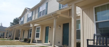 Pine Ridge Apartments in Highland, MI - Building Photo - Building Photo