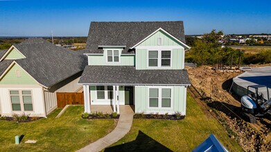 The Residences at Cardinal Woods in Granbury, TX - Foto de edificio - Building Photo