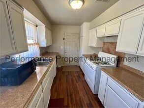 1509 El Serento Dr in Bakersfield, CA - Building Photo - Building Photo