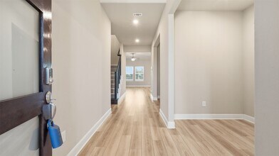 21450 Petherton Dr in Tomball, TX - Building Photo - Building Photo