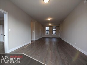 3401 W Fullerton Ave, Unit 2 in Chicago, IL - Foto de edificio - Building Photo