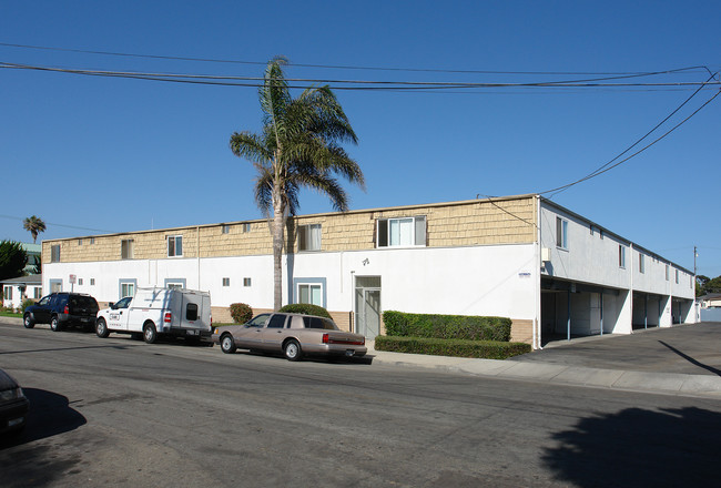 Beachcomber Apartments in Port Hueneme, CA - Building Photo - Building Photo