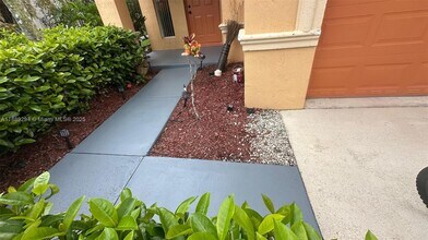 894 Phoenix Way in Weston, FL - Building Photo - Building Photo