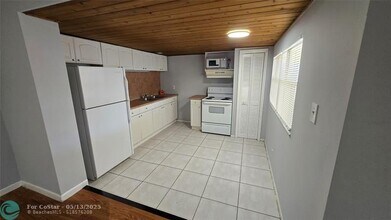 6220 SW 41st Ct in Davie, FL - Building Photo - Building Photo
