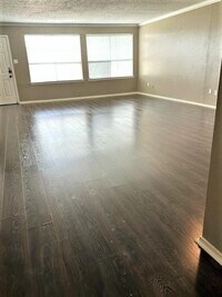 15346 Falmouth Ave photo'