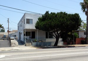 704 N Centinela Ave Apartments