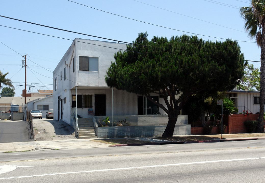 704 N Centinela Ave in Inglewood, CA - Building Photo