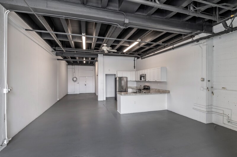 6221 Hollis St in Emeryville, CA - Building Photo