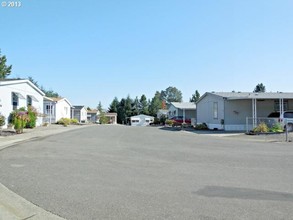 Twin Oaks Mobile Estate in Winston, OR - Building Photo - Building Photo