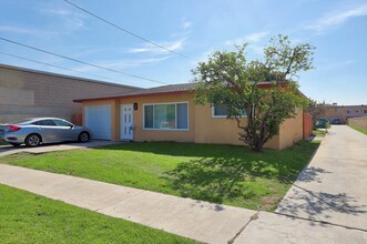 Richfield Apartments in Paramount, CA - Building Photo - Primary Photo