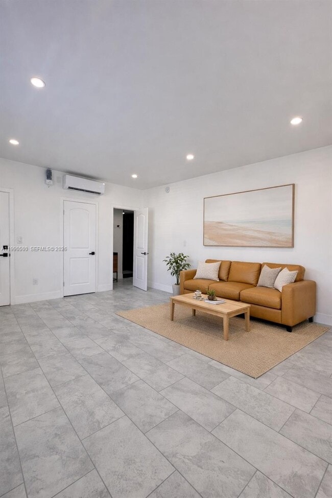 7735 Byron Ave in Miami Beach, FL - Building Photo - Building Photo