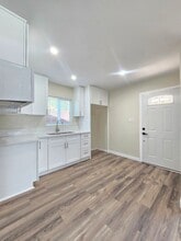 427 N Alexander St in San Fernando, CA - Foto de edificio - Building Photo