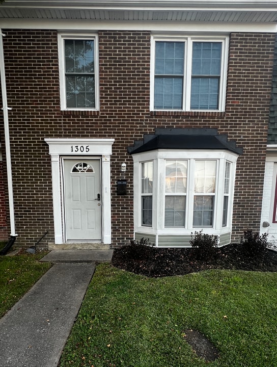 1305 White Birch Ln in Virginia Beach, VA - Building Photo