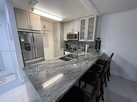 5103 NW 35th St in Lauderdale Lakes, FL - Building Photo