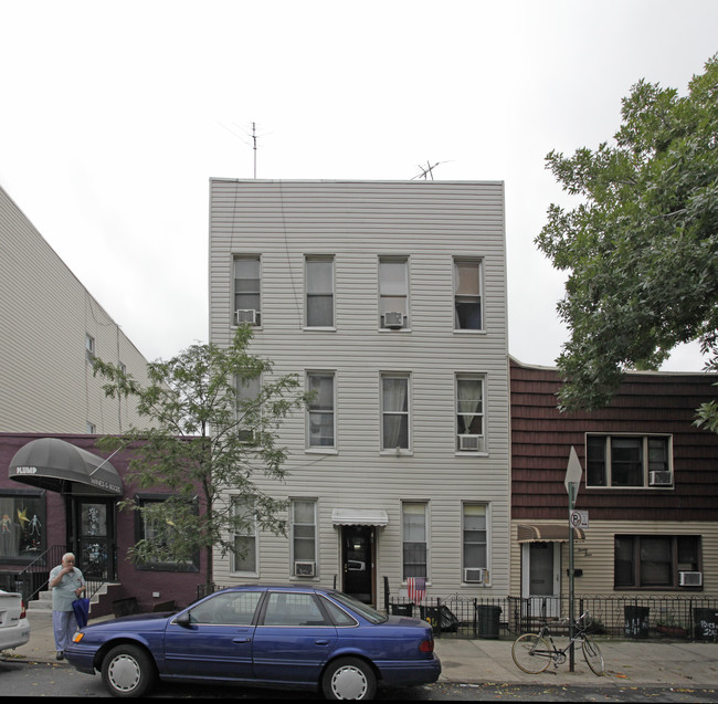 26 Richardson St in Brooklyn, NY - Foto de edificio - Building Photo