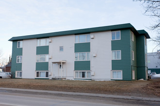 609 S Cobb St in Palmer, AK - Foto de edificio - Building Photo