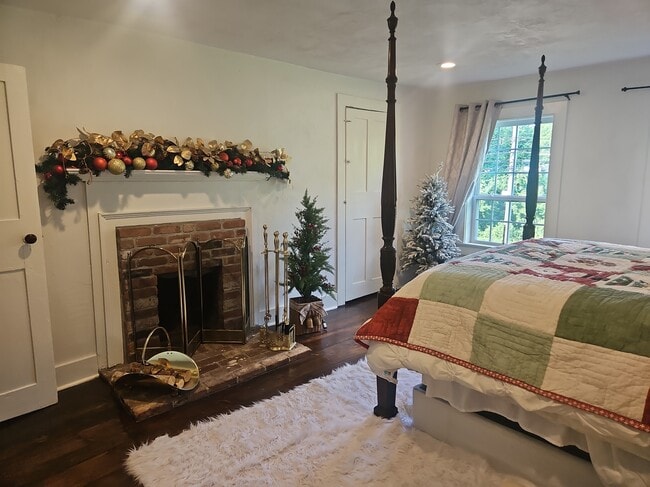 4 Perrin Rd in Woodstock, CT - Foto de edificio - Building Photo