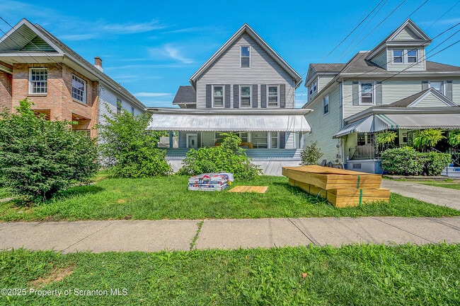 property at 2528 Boulevard Ave