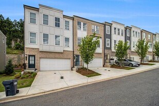 387 Skylar Way SE in Atlanta, GA - Building Photo