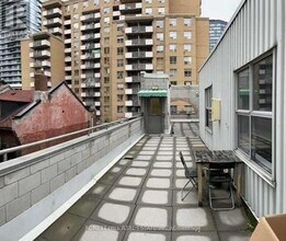 126 Dundas St E in Toronto, ON - Building Photo - Building Photo