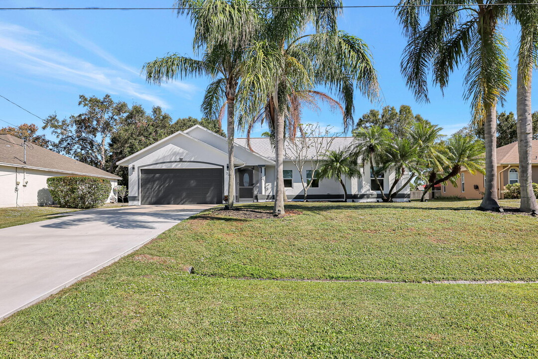 3240 SE W Snow Rd in Port St. Lucie, FL - Building Photo