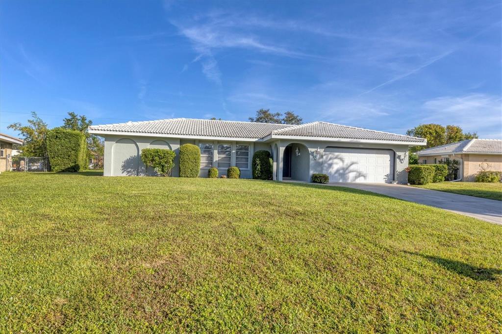 213 Giotto Dr in Nokomis, FL - Building Photo