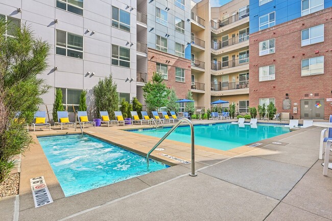 Outlook DTC in Denver, CO - Foto de edificio - Building Photo