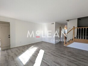 1852 N Mira Loma Way in Palm Springs, CA - Building Photo - Building Photo