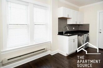 3825 N Greenview Ave, Unit 2E in Chicago, IL - Foto de edificio - Building Photo