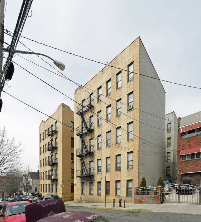 655 E 223rd St in Bronx, NY - Foto de edificio