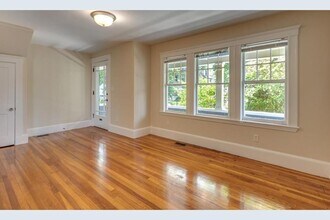 37 2nd St in Medford, MA - Foto de edificio - Building Photo