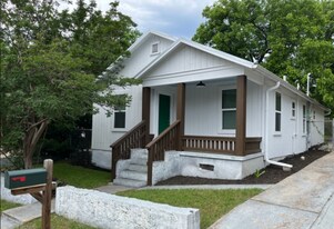 1904 E 10th St in Austin, TX - Building Photo