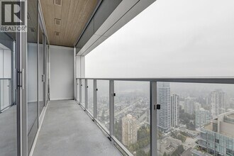 6000 McKay Ave in Burnaby, BC - Building Photo - Building Photo