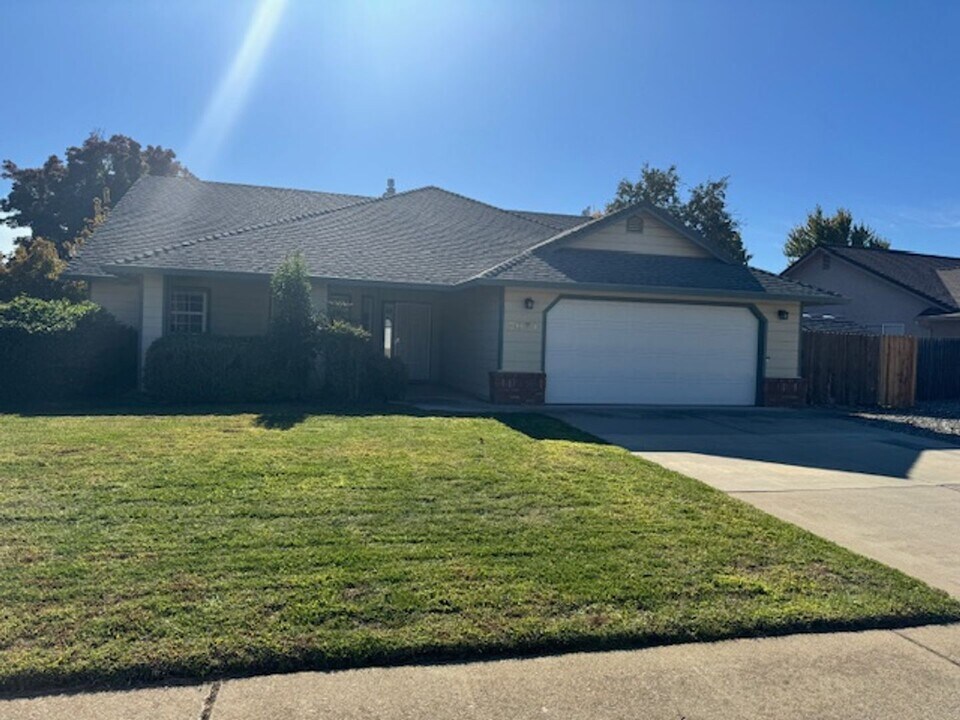 3071 Stonecrest Pl in Redding, CA - Building Photo