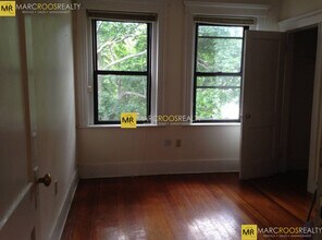 110 Central St, Unit 2 in Somerville, MA - Foto de edificio - Building Photo