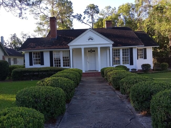 203 E Alden Ave