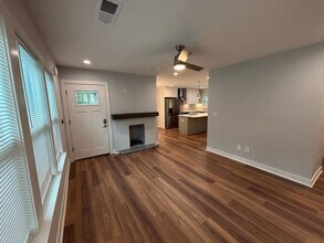 1389 Lanvale Dr SW in Atlanta, GA - Foto de edificio - Building Photo