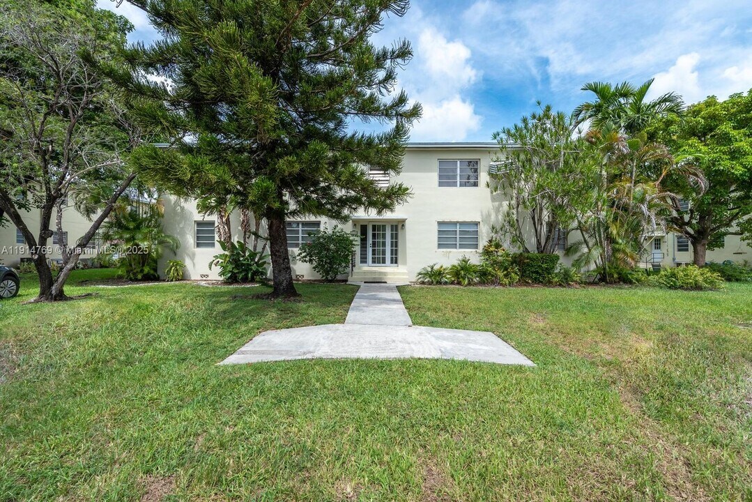 7620 SW 55th Ave in Miami, FL - Building Photo