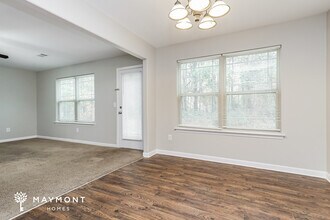 935 Justice Dr in Locust Grove, GA - Foto de edificio - Building Photo