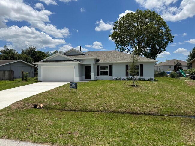 532 SW Buswell Ave in Port St. Lucie, FL - Building Photo - Building Photo