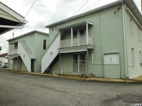 15-17 E Burd St in Shippensburg, PA - Building Photo - Building Photo