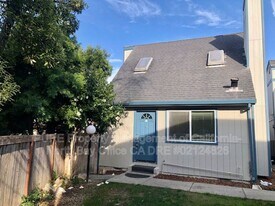 941 E Cotati Ave in Cotati, CA - Building Photo