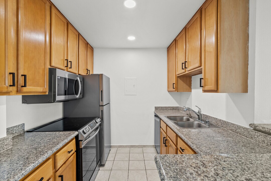 7765 W 91st St in Los Angeles, CA - Building Photo