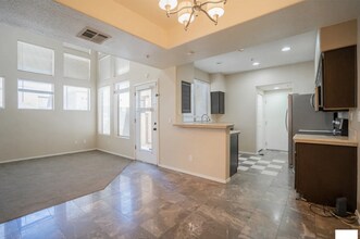 1445 E Broadway Rd in Tempe, AZ - Foto de edificio - Building Photo