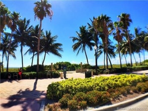7445 Harding Ave in Miami Beach, FL - Foto de edificio - Building Photo
