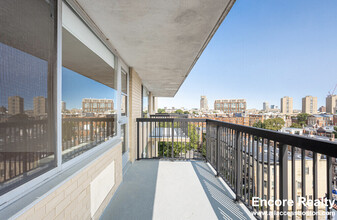 82 Monmouth St, Unit #101-906 in Brookline, MA - Foto de edificio - Building Photo