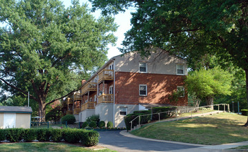 Winter Hill Apartments in Falls Church, VA - Building Photo - Building Photo