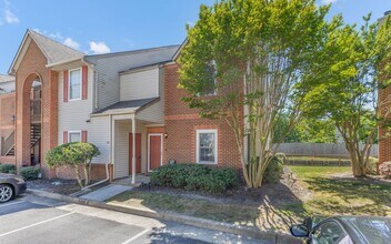 889 Gas Light Ln in Virginia Beach, VA - Building Photo - Building Photo