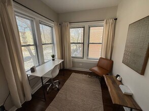 1359 W Touhy Ave in Chicago, IL - Building Photo - Building Photo