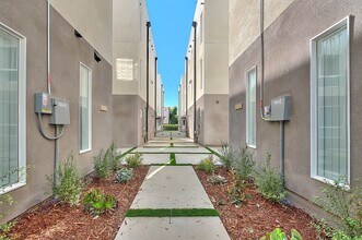 11726 Hamlin St in Los Angeles, CA - Building Photo - Building Photo